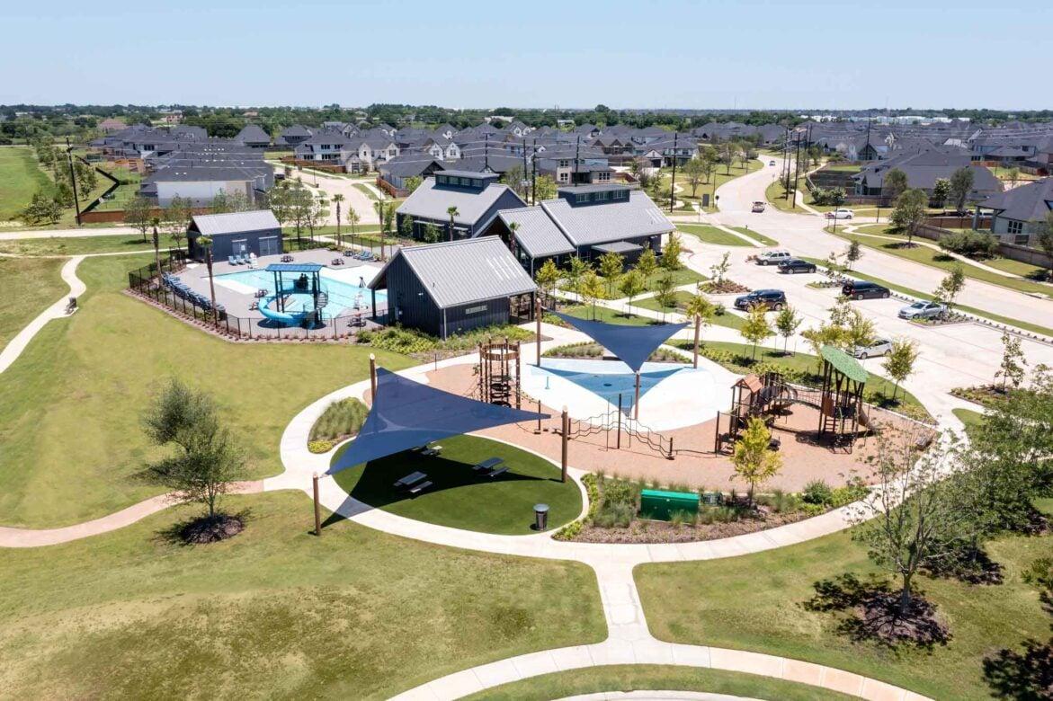 4058-Axis-PecanRidge-pool-002-4500px-1171x780